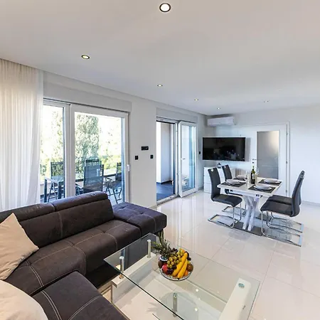 Gorgeous In Seget Donji Trogir