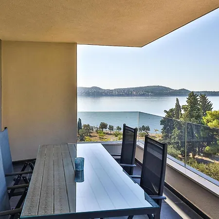 Beautiful In Seget Donji With Kitchen Apartment