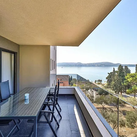 Beautiful In Seget Donji With Kitchen Apartment