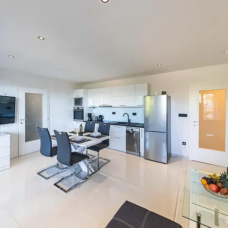 Apartment Beautiful In Seget Donji With Kitchen *