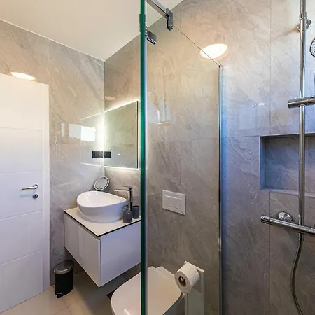 Cozy In Seget Donji With Wifi Lägenhet Trogir