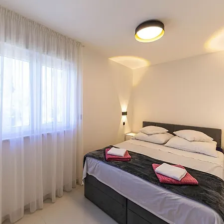 Cozy In Seget Donji With Wifi *