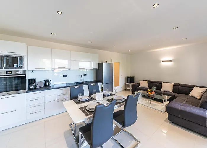 Gorgeous In Seget Donji Apartment *