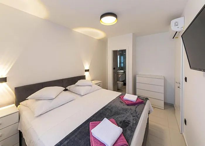Apartment Gorgeous In Seget Donji Trogir