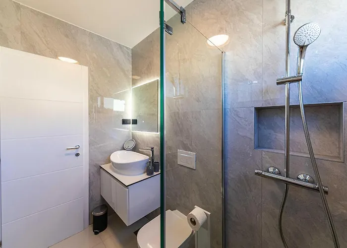 Gorgeous In Seget Donji Apartment Trogir